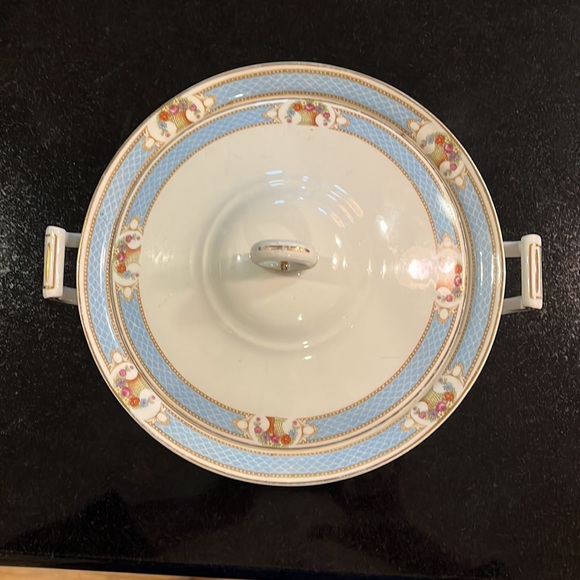 Round Covered Vegetable Netherland by JOHNSON BROTHERS - Picture 2 of 10